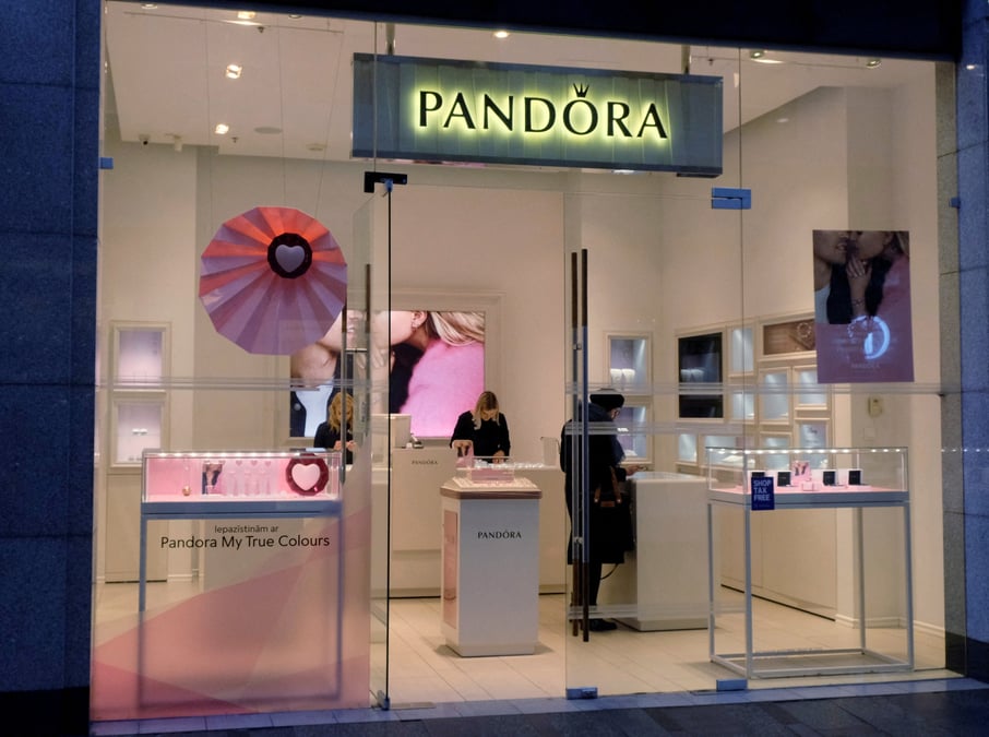 Les ventes de pandora au t1 depassent les attentes, previsions relevees