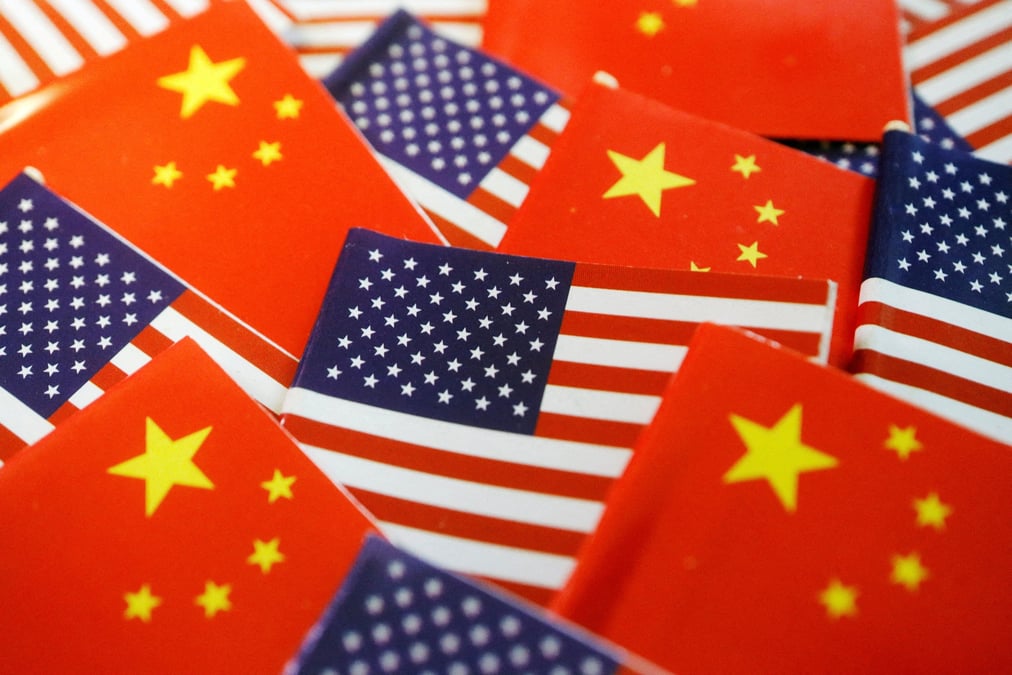 Image d'illustration des drapeaux americain et chinois