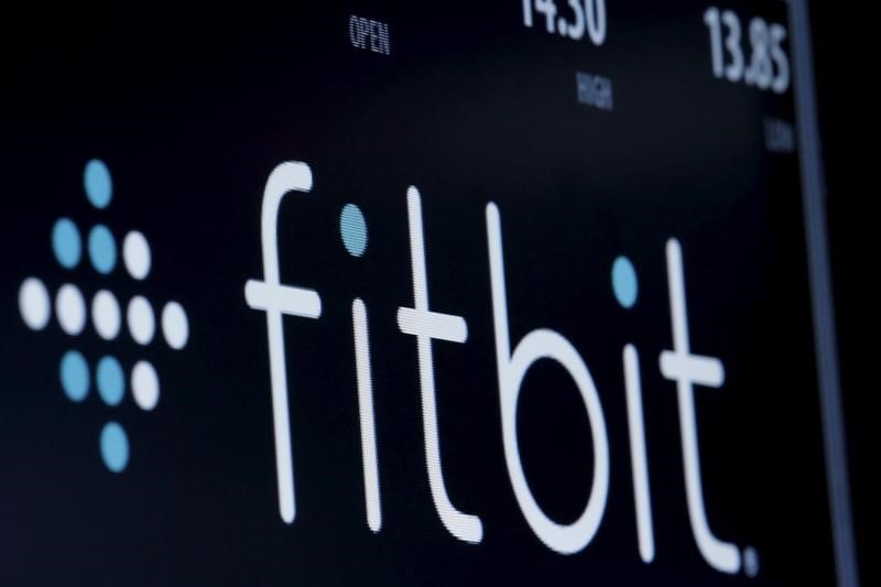 Fitbit s'associe a adidas dans une montre connectee