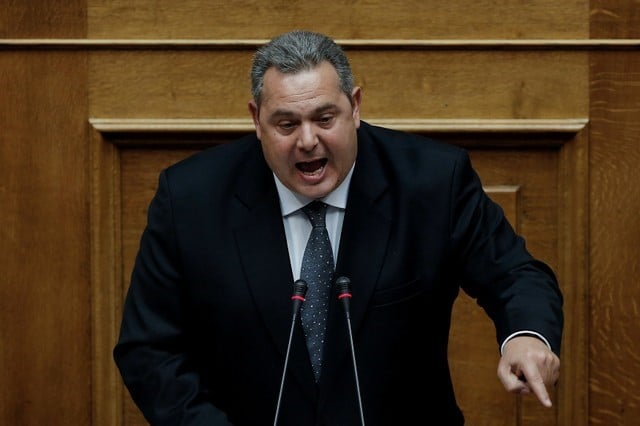 Le ministre grec de la defense oppose a l'accord sur la macedoine