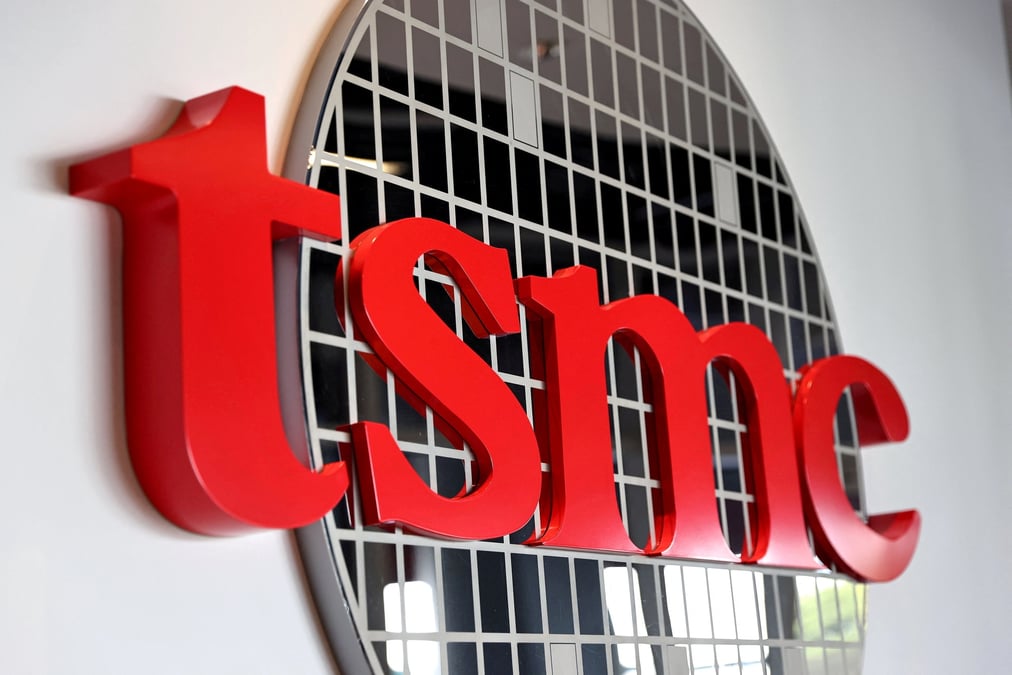 Le logo de tmsc devant son siege a hsinchu (taiwan)