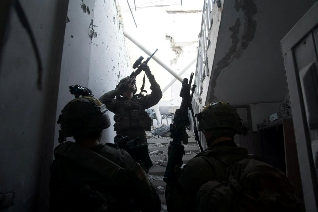 Des soldats israeliens lors d'une operation terrestre dans la bande de gaza