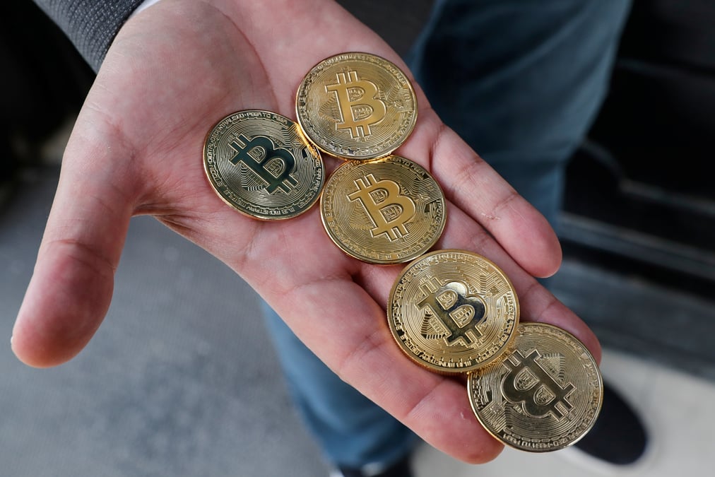 Pekin serre la vis sur les cryptomonnaies, le bitcoin plonge