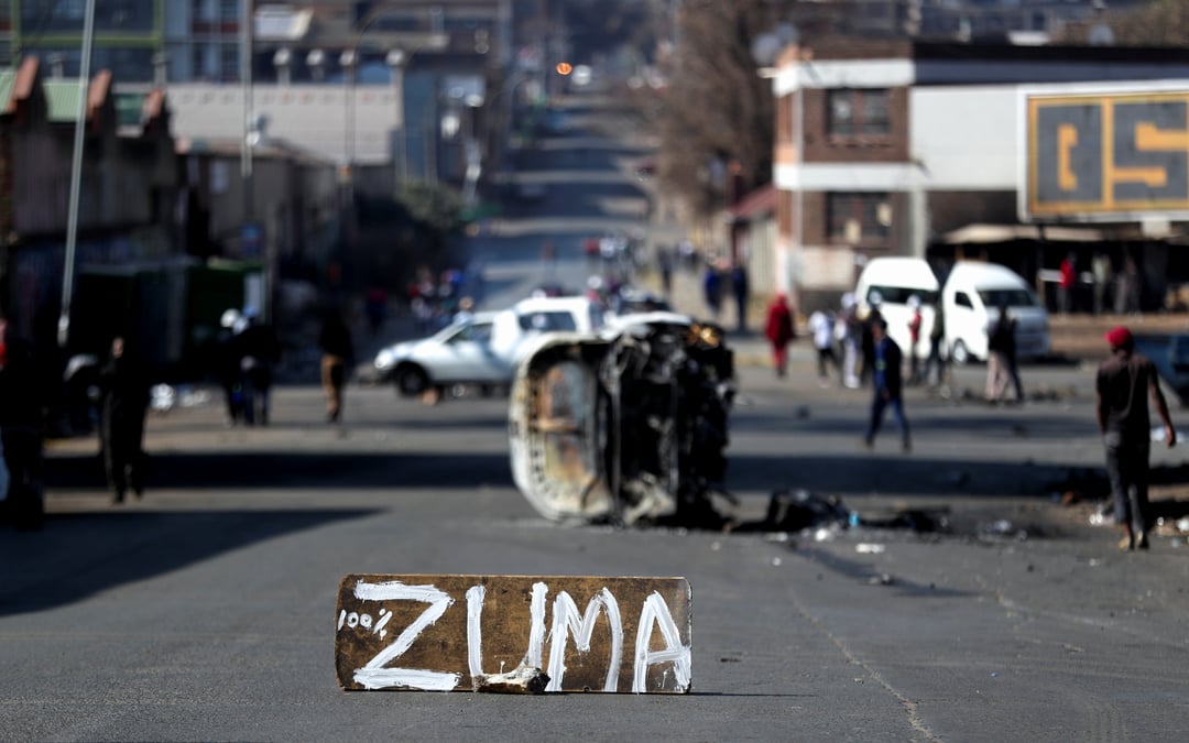 Afrique du sud: six morts et plus de 200 arrestations apres l'incarceration de zuma