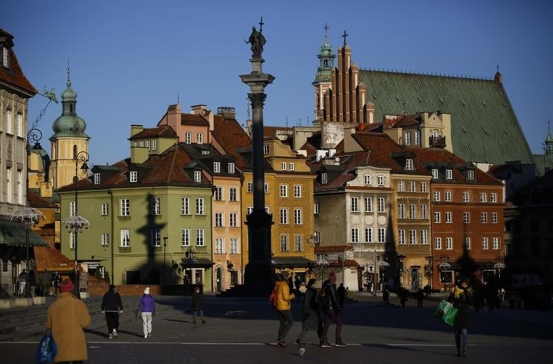 Bruxelles avertit la pologne sur le respect de l'etat de droit