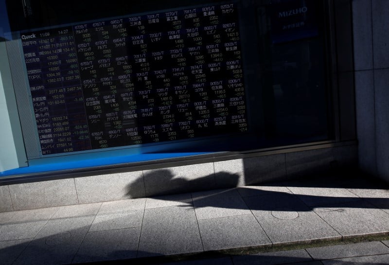 Tokyo termine en hausse