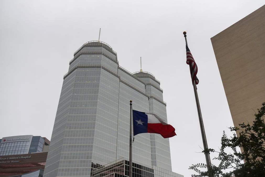 Le texas suspend le deconfinement
