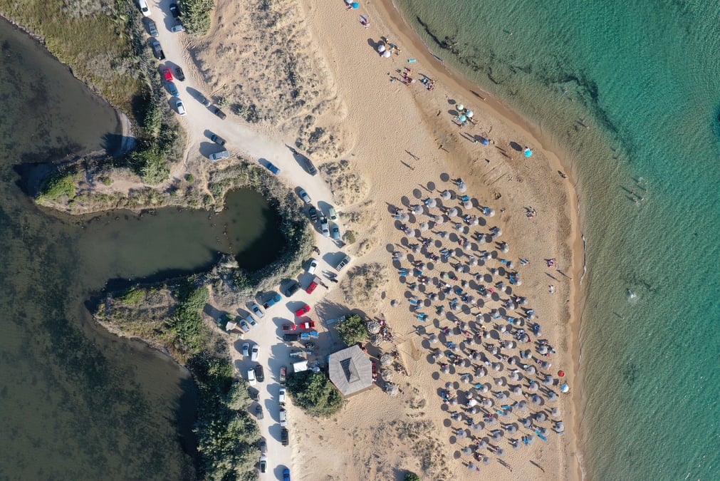 Coronavirus: les tests reguliers des salaries du tourisme elargis a toute la grece