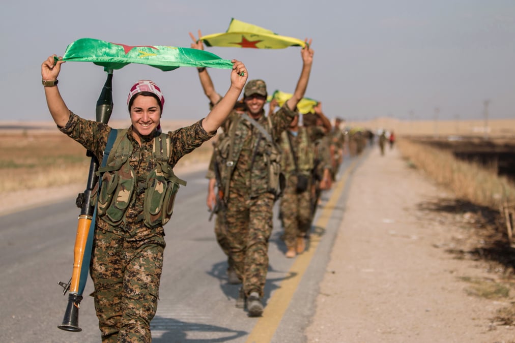 Les kurdes continuent de progresser face a l'ei en syrie