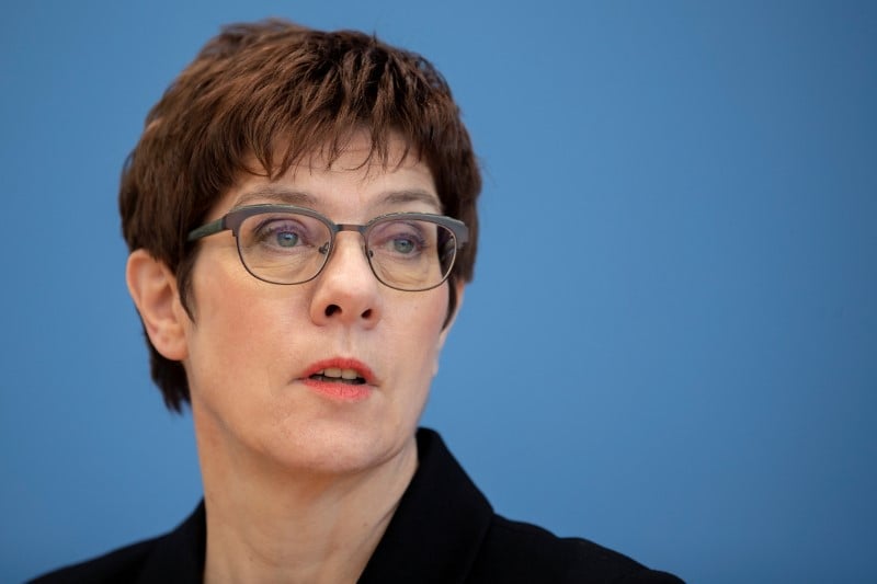 La cdu repoussera sans doute a decembre l'election de son dirigeant