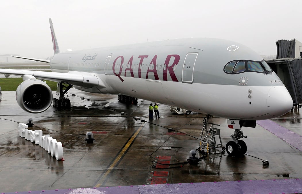 Qatar airways discute avec airbus et boeing d'un report de commandes, selon le south china morning post