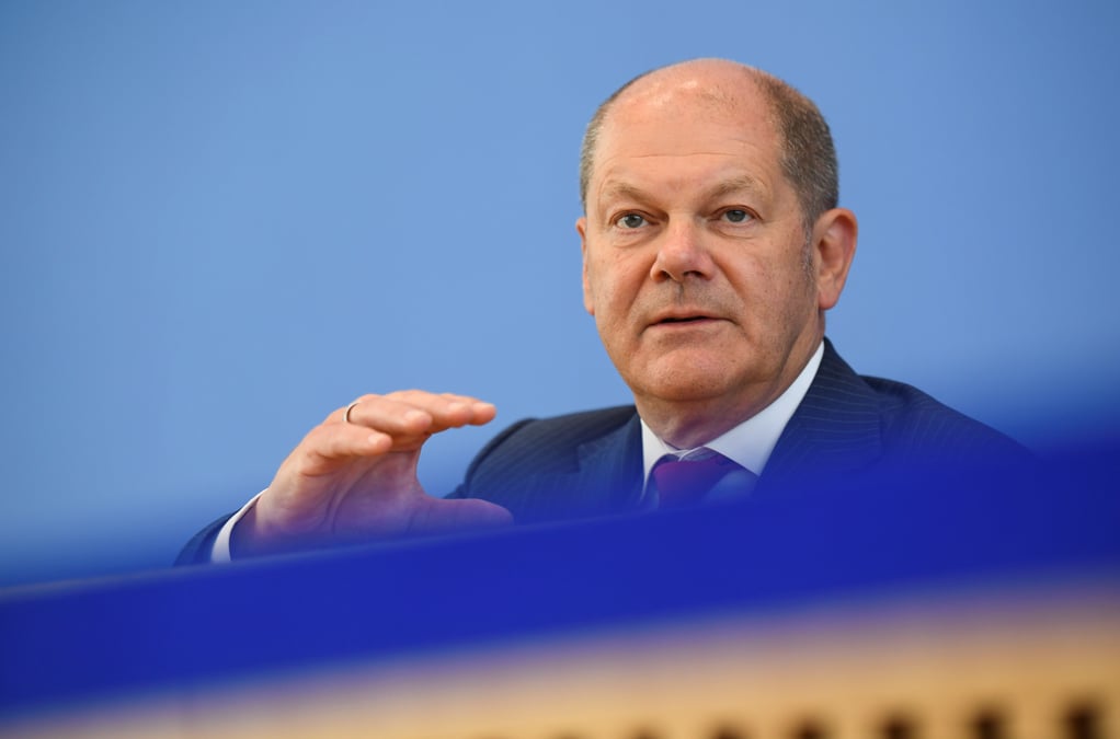 Apres wirecard, scholz menace de durcir le controle des entreprises