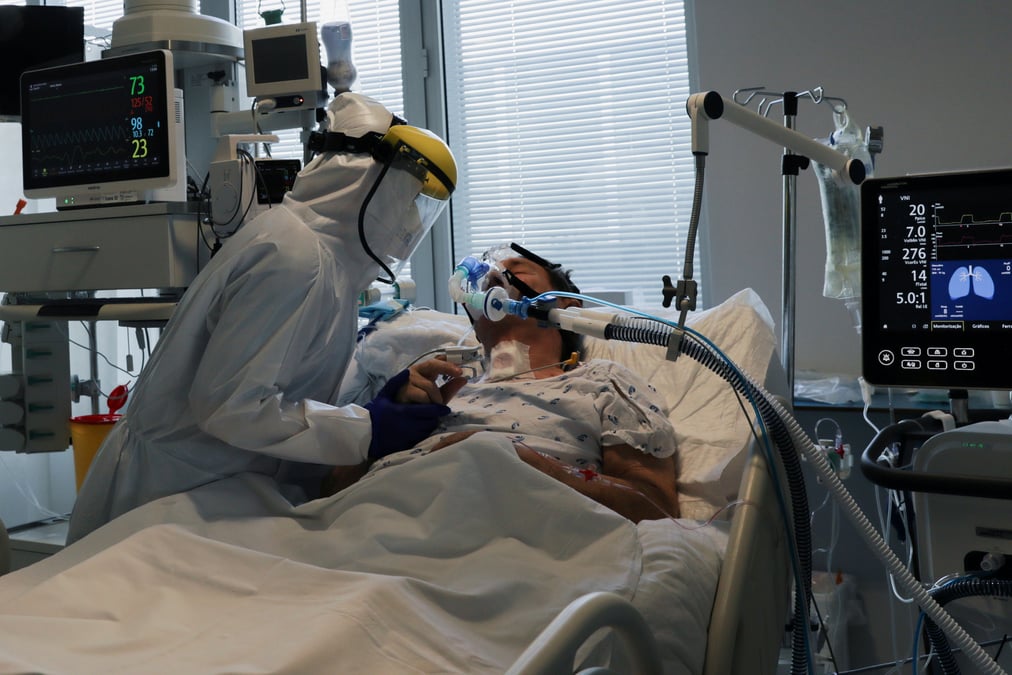 Coronavirus: la france recense 5.838 patients en soins critiques