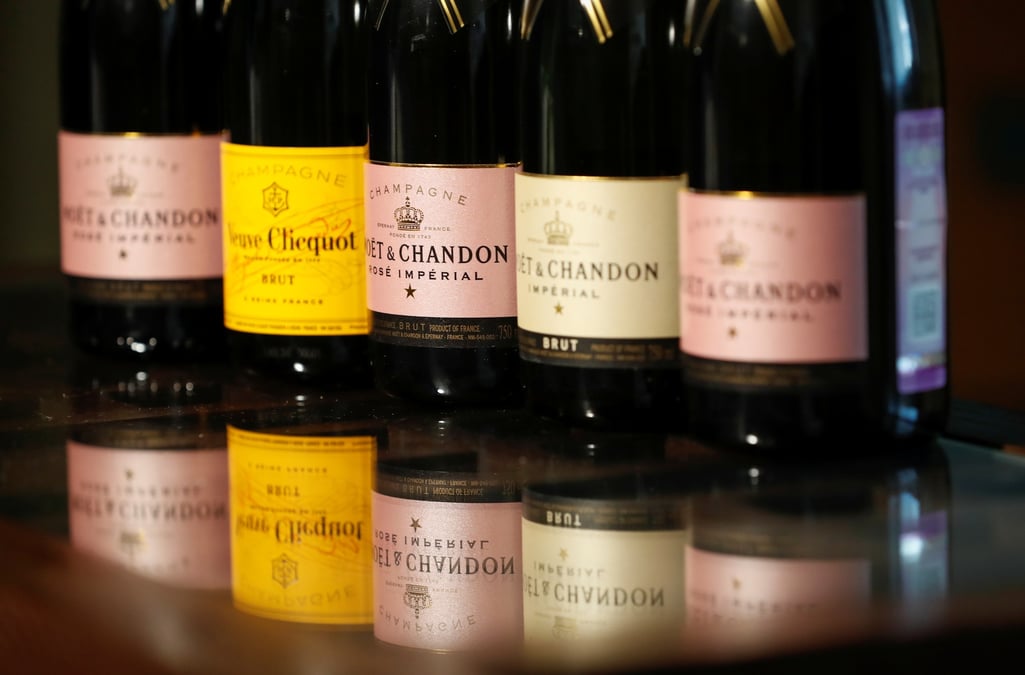Paris et moscou s'entendent pour discuter de leur differend sur le champagne