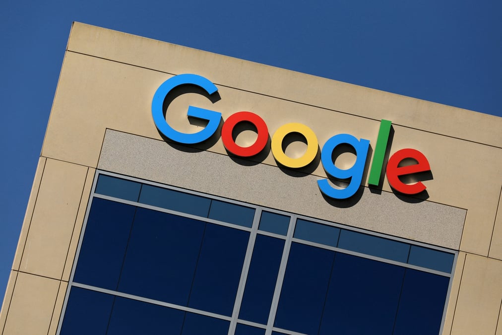 Logo google sur un immeuble de bureaux a irvine, californie