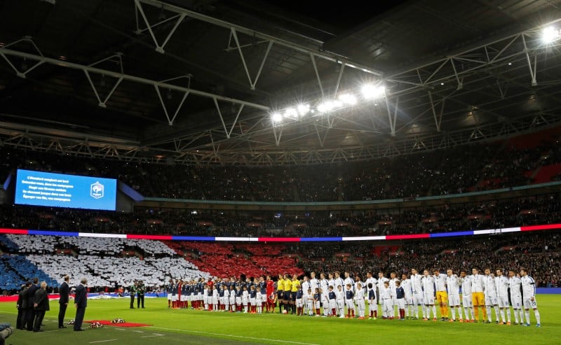 La marseillaise reprise en choeur a wembley