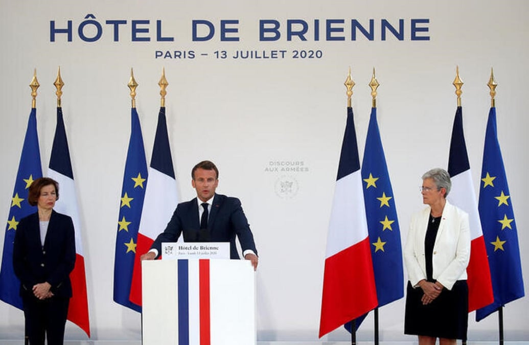 "Comptez sur moi, je tiendrai le cap comme je l'ai fait depuis trois ans dans le cadre de la loi de programmation militaire afin que vous puissiez toujours avoir les moyens d'accomplir vos missions aujourd'hui comme demain d'autant qu'en matière de défense, demain, vous le savez, se prépare aujourd'hui", a expliqué la veille du défilé du 14 juillet Emmanuel Macron lors de la traditionnelle allocution présidentielle dans les jardins du ministère des Armées.