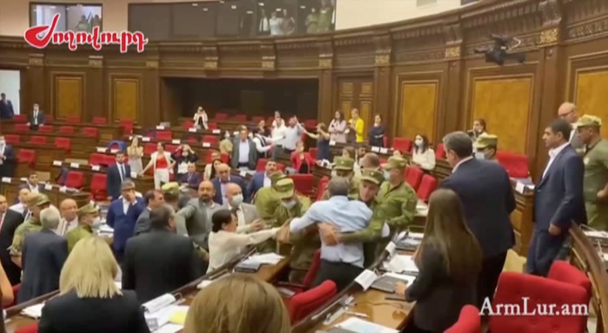 Armenie: une bagarre eclate entre deputes au parlement