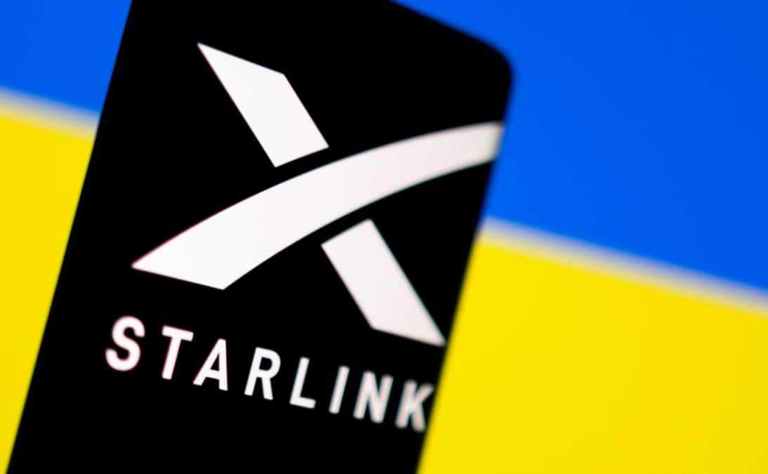 Illustration du logo starlink avec un drapeau ukrainien