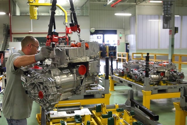 Outre l'industrie pharmaceutique, sur un an, la production a été en nette baisse dans la fabrication de matériels de transport (-5,5%).