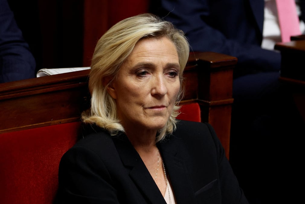Marine le pen a l'assemblee nationale a paris