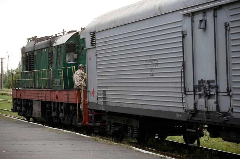 Le transfert des corps des victimes du vol MH17 a débuté