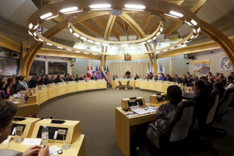 Les doutes de trump sur le climat pesent sur le conseil de l'arctique