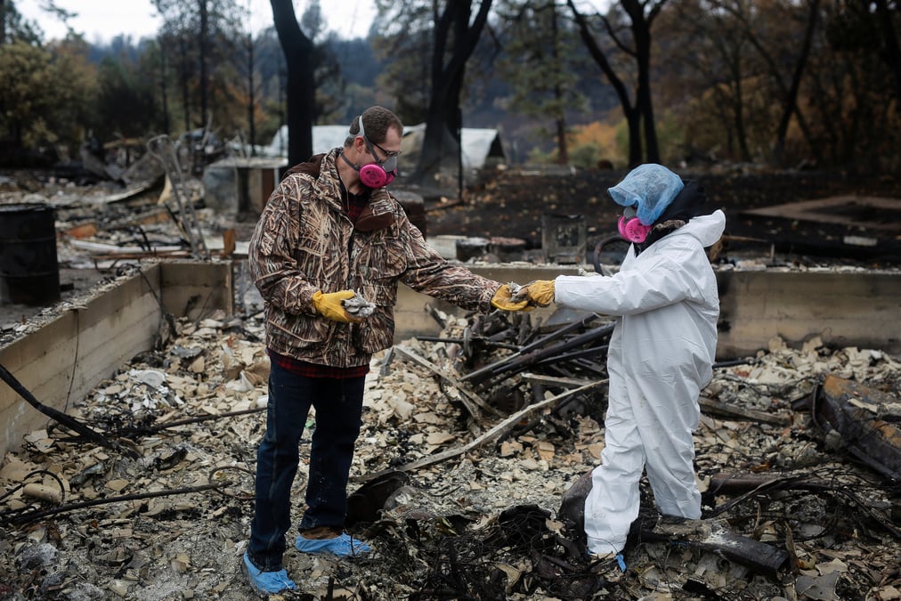Californie: les recherches de victimes facilitees par l'arret des pluies