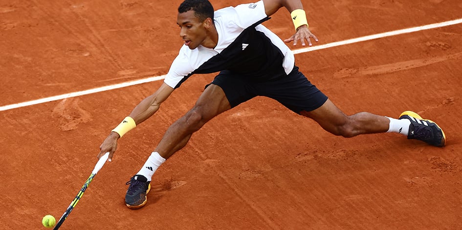Félix Auger-Aliassime hier sur le court Suzanne-Lenglen face à l’Américain Ben Shelton (6-4, 6-2, 6-1).