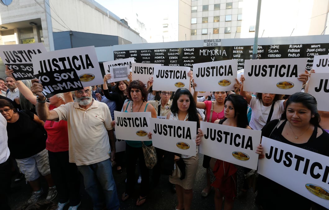 L'argentine soupconne d'anciens agents du renseignement d’etre impliques dans la mort du procureur nisman