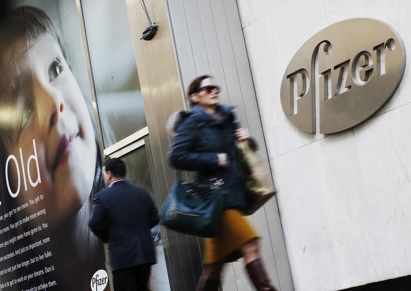 Pfizer bat le consensus au 3e trimestre et releve ses previsions