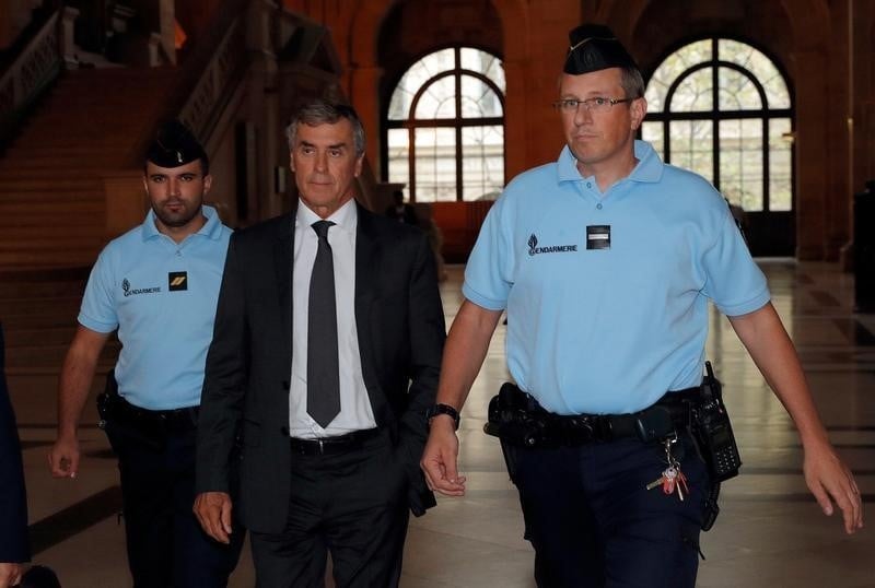 Jerome cahuzac dit assumer la verite "accablante" sur son compte cache