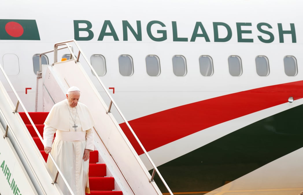 Apres la birmanie, le pape entame sa visite au bangladesh