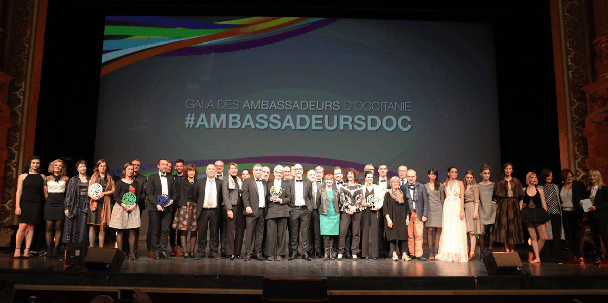 Tous les lauréats, partenaires et organisateurs du Gala 2019 réunis sur la scène de l'Opéra Comédie