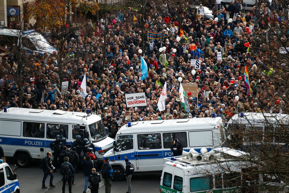 Coronavirus: manifestation a berlin contre le plan de lutte gouvernemental