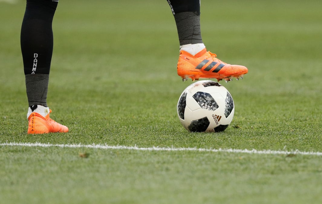 Football: paris compte promouvoir une legislation europeenne pour garantir le financement des petits clubs, dit beaune