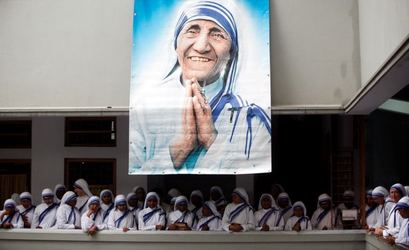 Mere teresa sera canonisee en 2016
