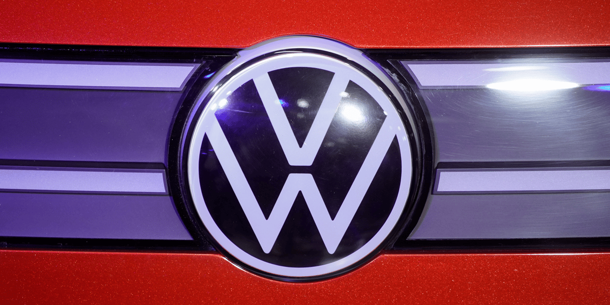 Volkswagen reduit ses previsions a moyen terme, le titre baisse