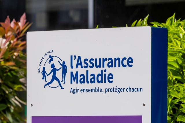 Le gouvernement entend couper dans les dépenses sociales en 2026.