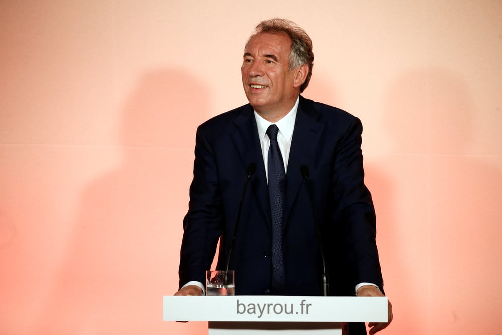 Bayrou reclame une majorite "sans corset"