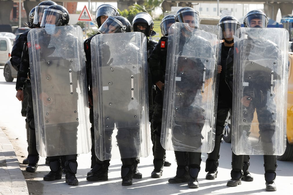Tunisie: manifestation dispersee devant le parlement a tunis