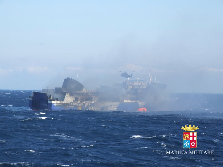 Deux marins albanais tues lors du remorquage du ferry incendie