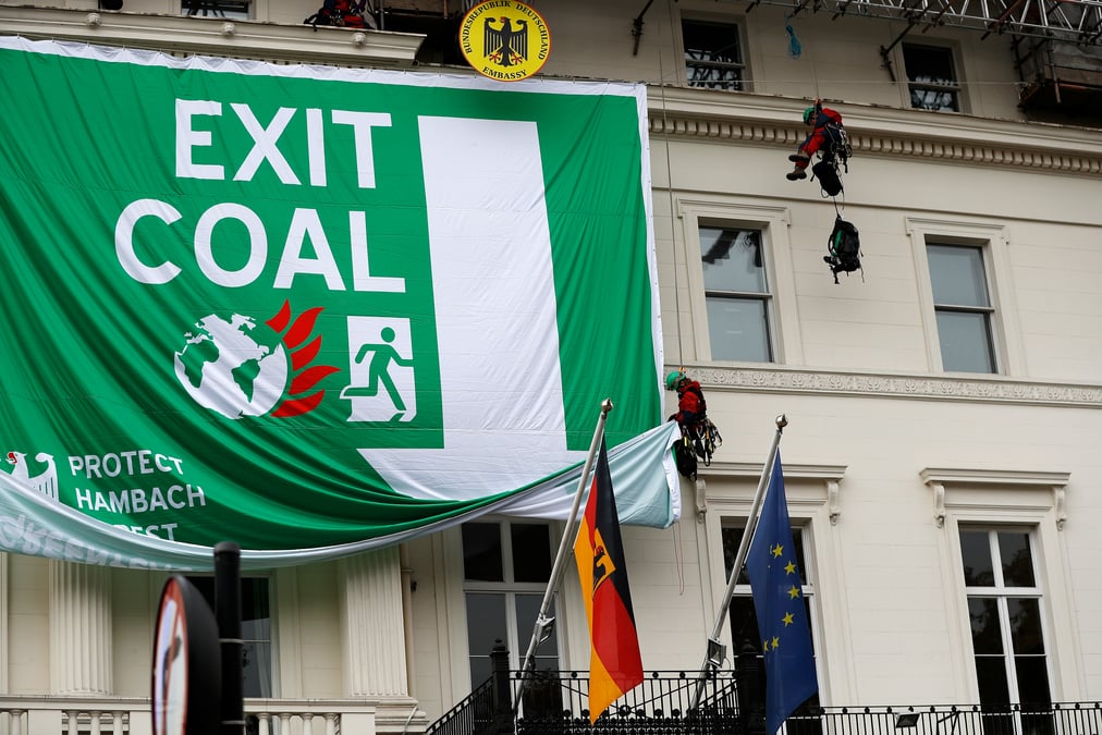 Greenpeace proteste contre un projet d'extraction de charbon en allemagne