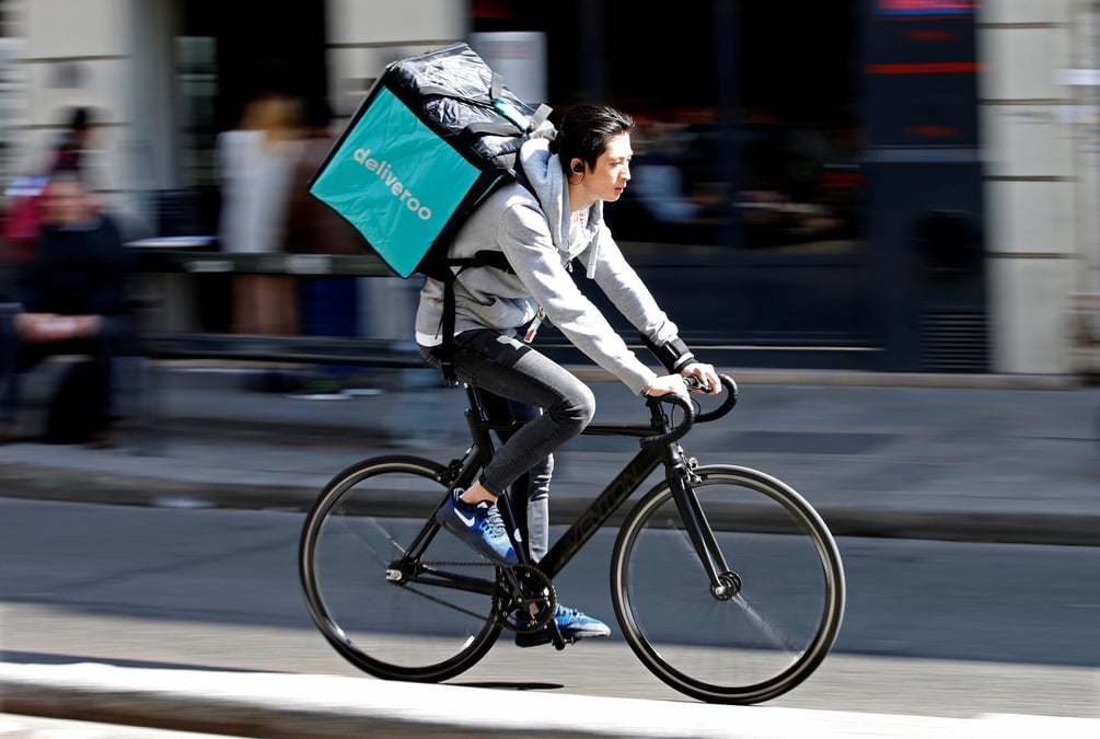 Les livreurs a velo denoncent des baisses de tarifs