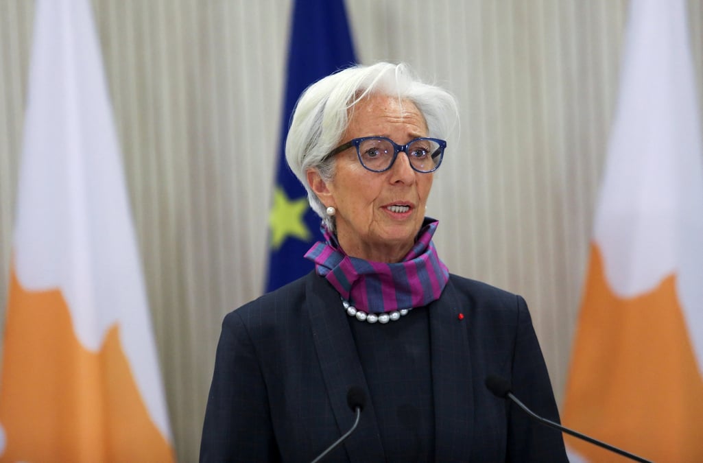 La zone euro conjugue ralentissement de la croissance et acceleration de l'inflation, declare christine lagarde