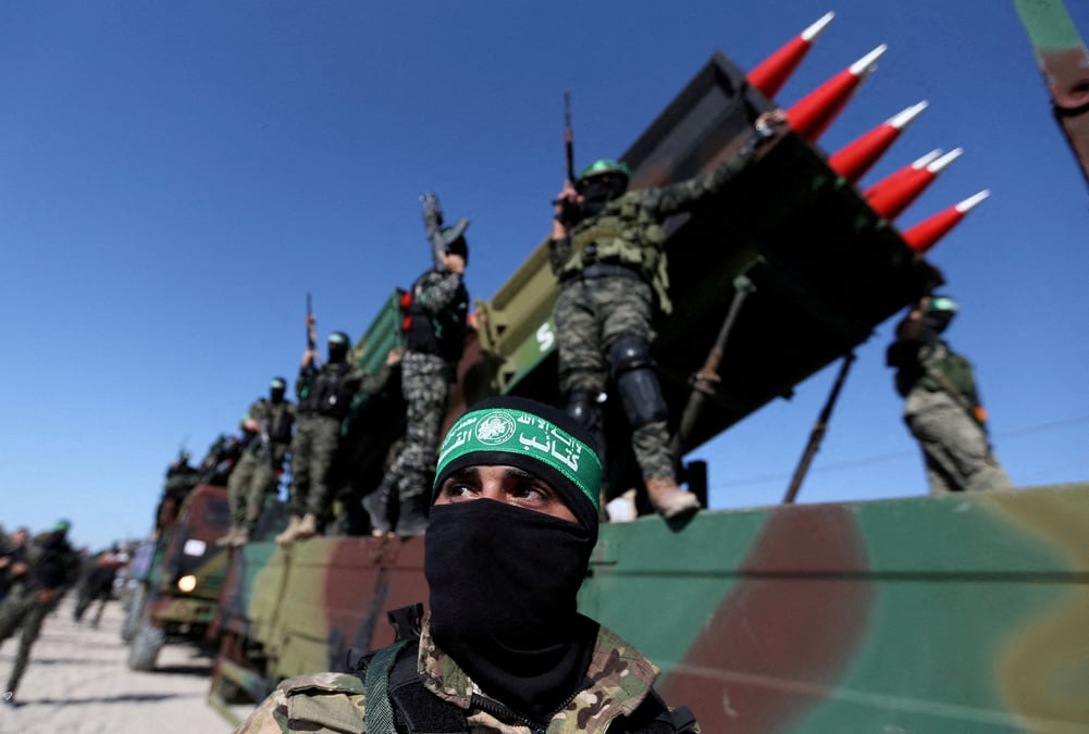 médiateurs qataris ont eu des entretiens avec des responsables du Hamas à Doha pour tenter de négocier la libération de femmes et d'enfants israéliens capturés par le mouvement islamiste et détenus dans la bande de Gaza. Et ce en échange de la libération de 36 femmes et enfants palestiniens emprisonnés en Israël.