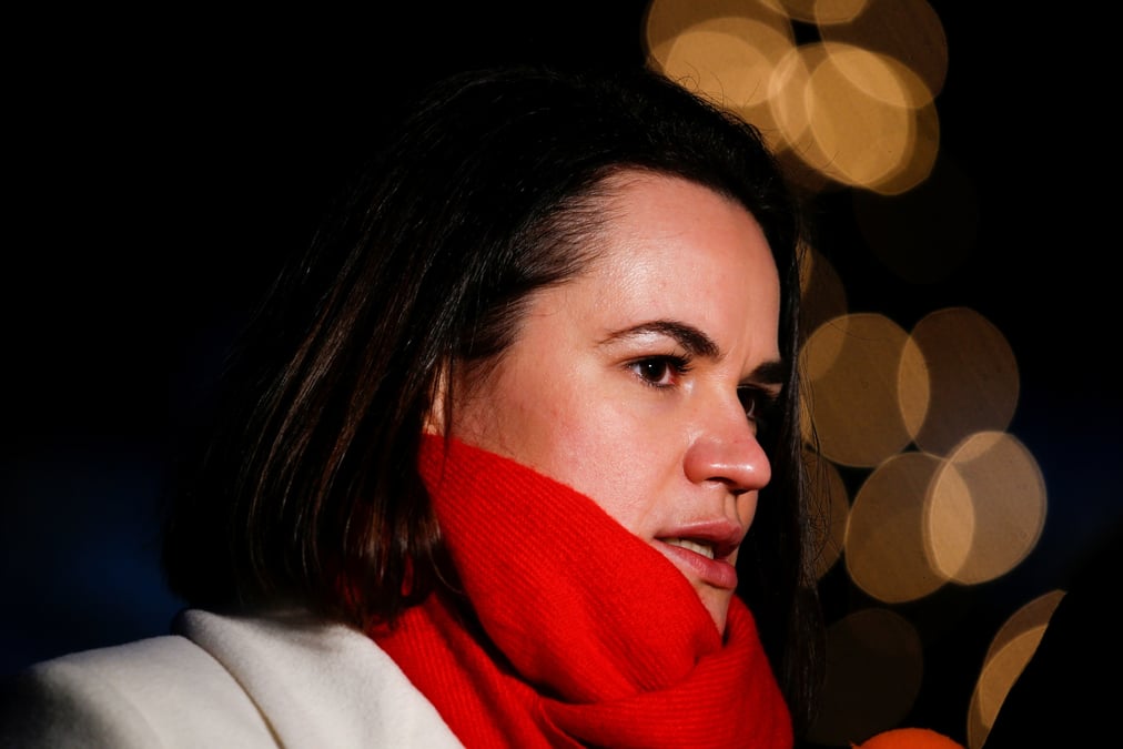 Svetlana tikhanovskaia s'adressant aux medias a berlin