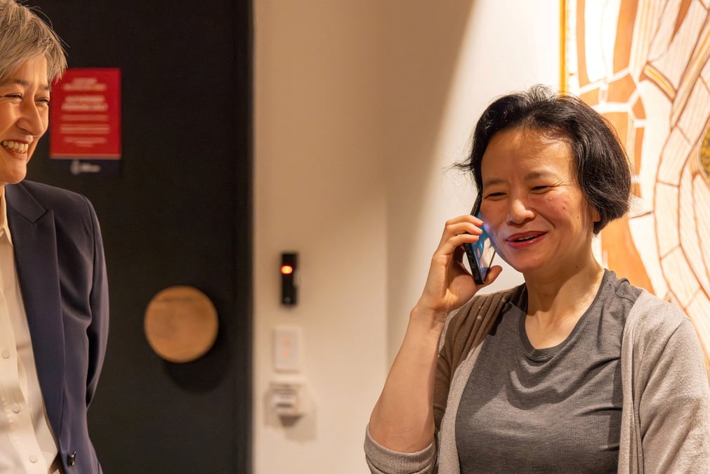 La journaliste australienne cheng leig a son arrivee a melbourne