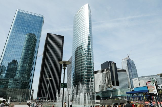 Les sociétés d'investissement peinent à investir dans l'économie de la défense.