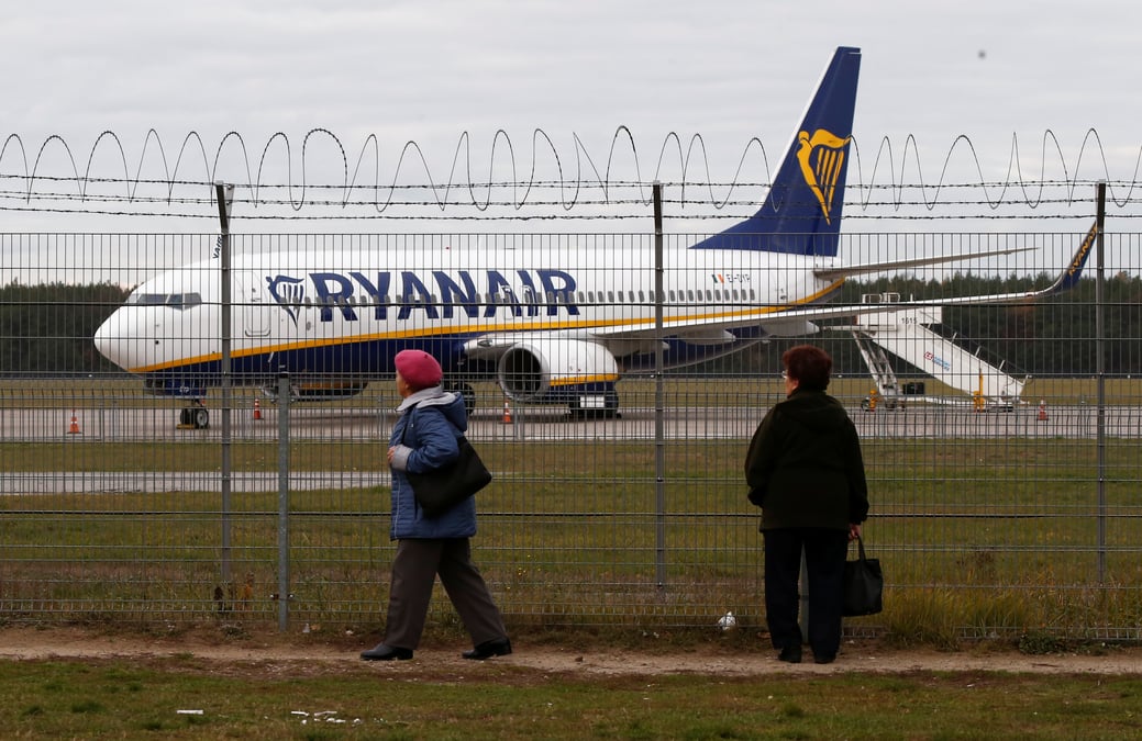 Ryanair abaisse a nouveau son objectif avec le recul des tarifs